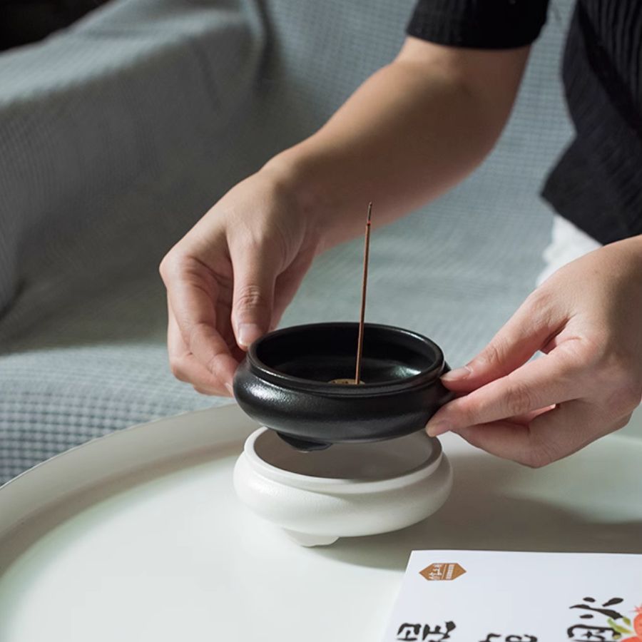 Handcrafted Zen Three-Legged Incense Burner - Black & White | Joy Flow My Store