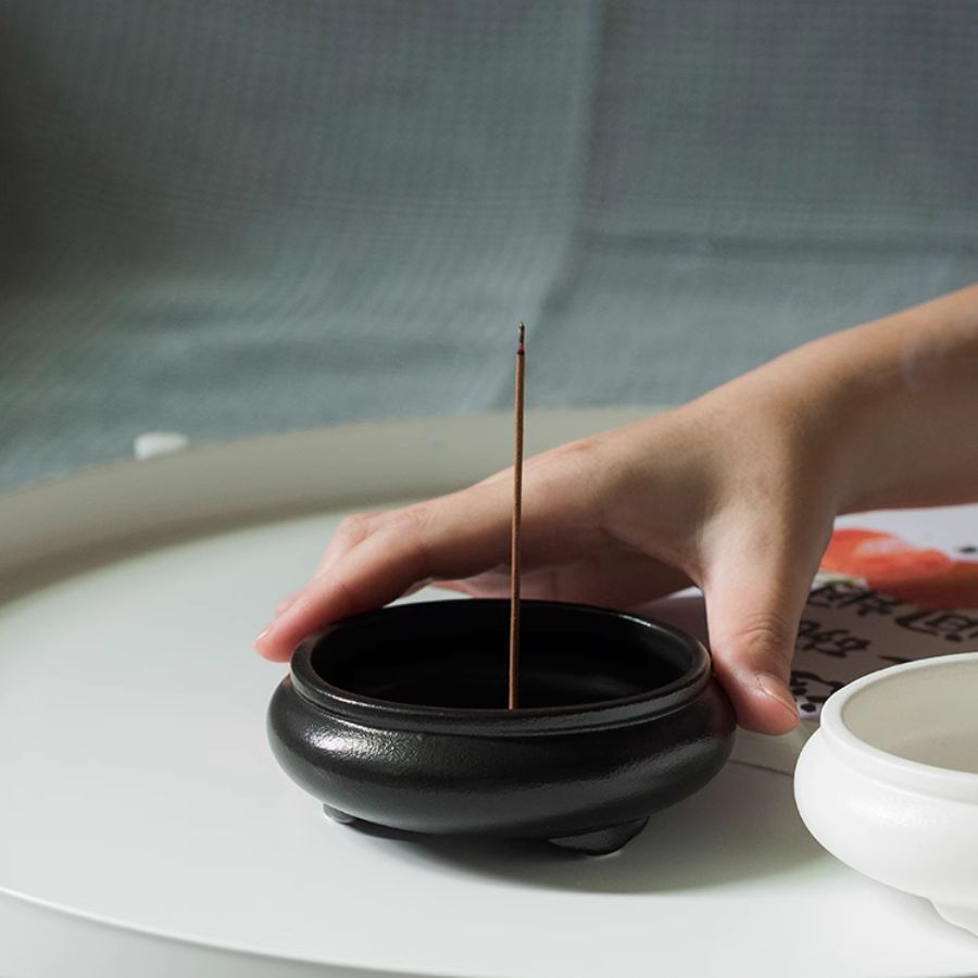 Handcrafted Zen Three-Legged Incense Burner - Black & White | Joy Flow My Store